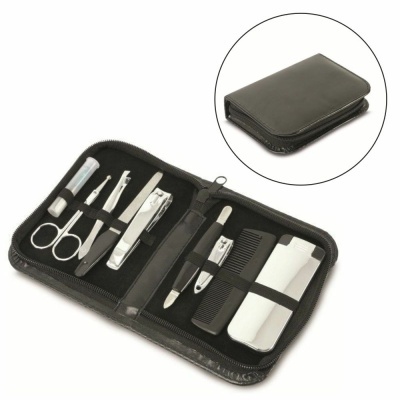 Kit de manicure com ferramentas e estojo preto aberto e fechado.