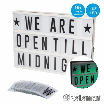 Caixa de luz LED com letras pretas a dizer WE ARE OPEN TILL MIDNIGHT