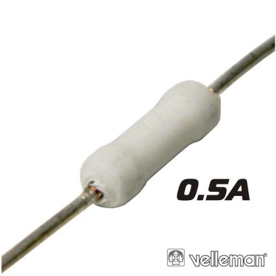 Resistor branco cilíndrico com terminais e texto 0.5A