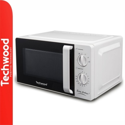 Micro-ondas branco e preto Techwood com botões giratórios e texto Enjoy Cooking!