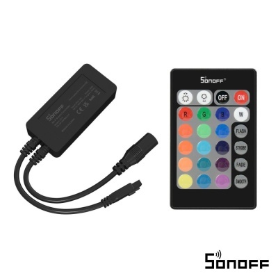 Controlador Sonoff preto e controlo remoto com botões coloridos para LED