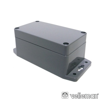 Caixa eletrónica cinzenta de plástico para montagem com quatro furos e aba lateral