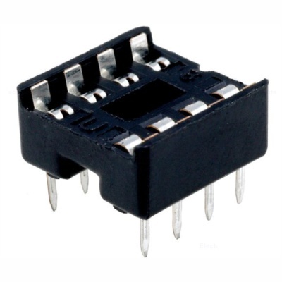 Componente eletrónico preto com oito pinos metálicos prateados