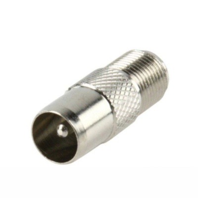 Conector coaxial metálico prateado com textura cruzada no centro