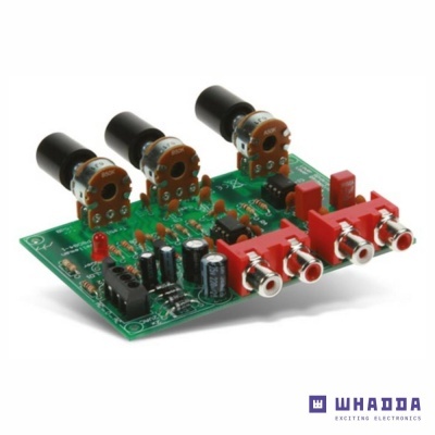 Placa de circuito impresso com potenciómetros e conectores RCA vermelhos