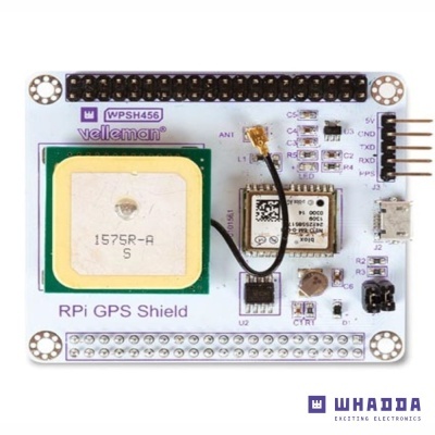 Placa RPi GPS Shield branca com componentes eletrónicos e texto impresso