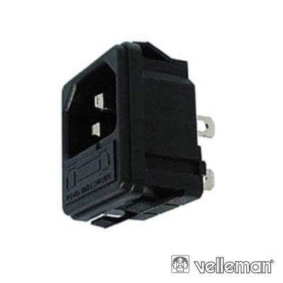 Tomada elétrica preta de três pinos com terminais metálicos