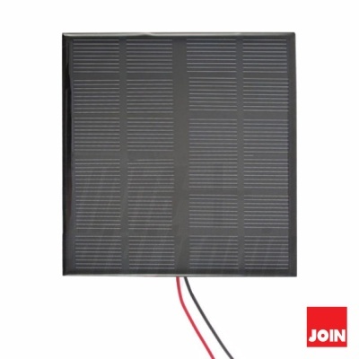 Painel solar quadrado preto com cabos vermelho e preto e logótipo JOIN