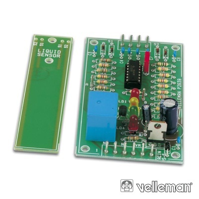 Sensor líquido com placa eletrónica verde e componente separado com texto LIQUID SENSOR