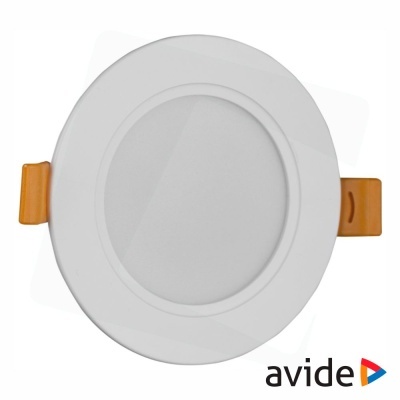 Luz LED empotrable redonda blanca con clips naranjas y logo avide