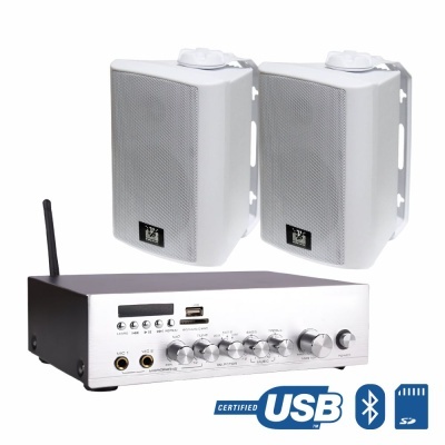 Sistema de áudio com duas colunas brancas e amplificador com botões e entradas USB, Bluetooth e SD