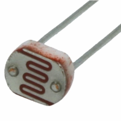 Fotodetector ou fotorresistor retangular branco com padrão vermelho e dois fios metálicos