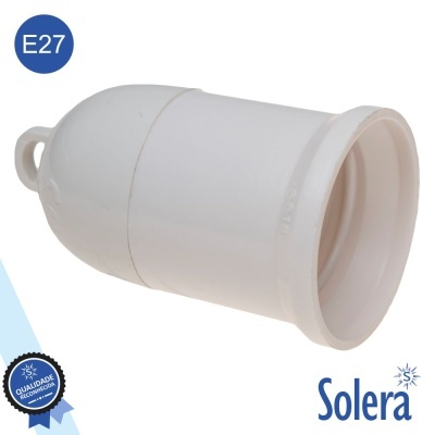 Adaptador de soquete de lâmpada E27 branco em fundo branco
