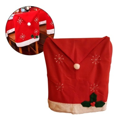 Capa de cadeira vermelha com bordados de flocos de neve e detalhes festivos