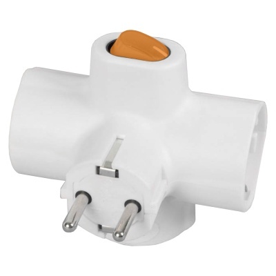 Adaptador elétrico branco com interruptor laranja e três entradas em formato de cruz
