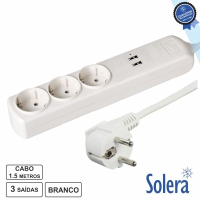 Filtro de linha branco com três tomadas e portas USB da marca Solera