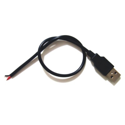 Cabo USB preto com fios expostos numa extremidade