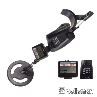 Detector de metais com controlador remoto mostrado sobre fundo branco