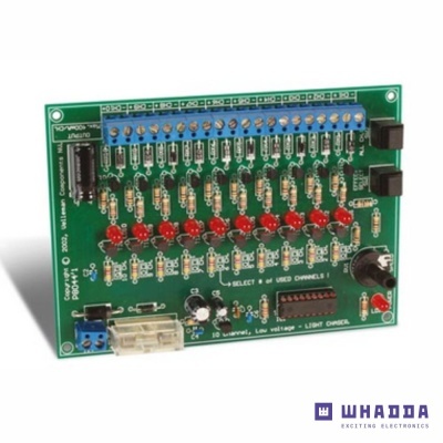 Placa eletrónica verde com componentes eletrónicos e texto impresso