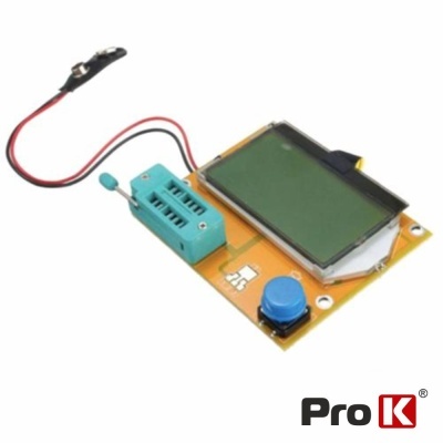 Placa eletrónica com ecrã LCD, botão azul, conector verde e fios Vermelhos e pretos