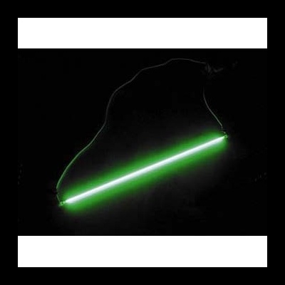 Neon verde em forma de barra iluminada com cabos suspensa no escuro