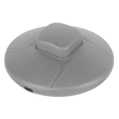 Dispositivo cinza arredondado com botão quadrado no centro, textura lisa