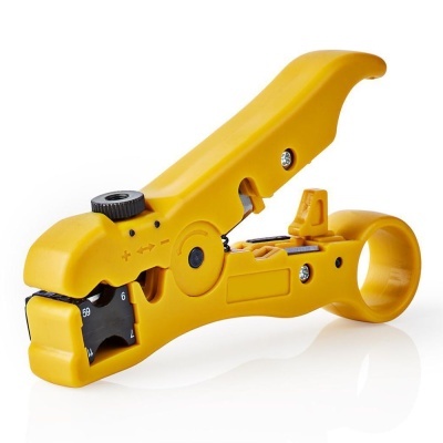 Ferramenta amarela para descascar cabos sobre fundo branco