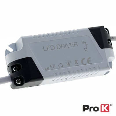 Transformador LED DRIVER cinzento e preto com logótipo Pro K
