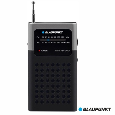 Rádio portátil BLAUPUNKT preto com antena telescópica e painel frontal com escala de frequências.
