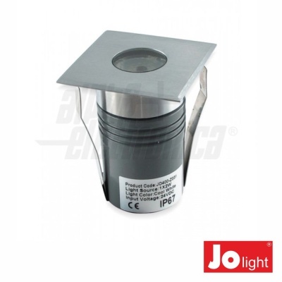 Luz de chão embutida preta com tampa quadrada metálica prateada e etiqueta visível