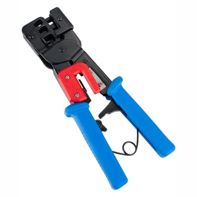 Alicate crimpatador com punhos azuis e parte vermelha em fundo branco