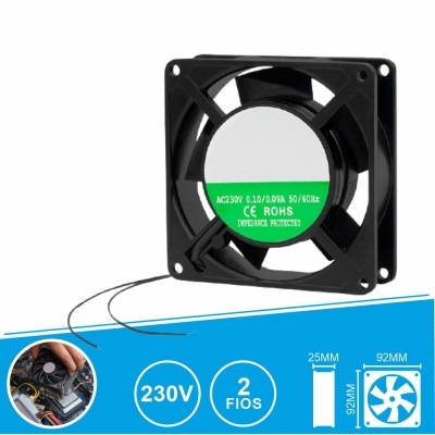 Ventoinha de refrigeração preta quadrada com etiqueta verde e duas ligações eléctricas