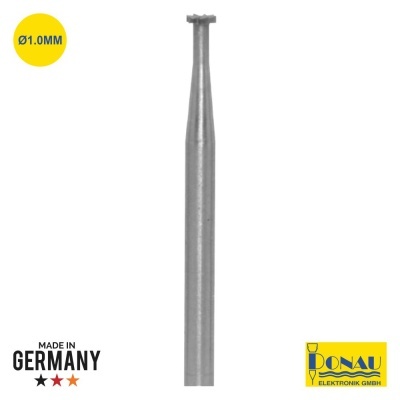 Broca de metal prateada com ponta dentada e texto MADE IN GERMANY