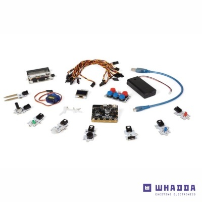 Kit de componentes eletrónicos variados sobre fundo branco