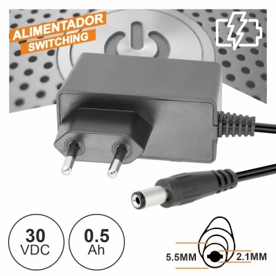 Alimentador switching preto com fichas e cabo em fundo perfurado