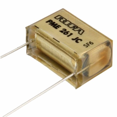 Condensador eletrónico retangular transparente com enrolamento dourado e fios metálicos