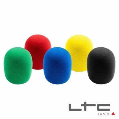 Cinco coberturas de microfone em espuma coloridas dispostas com logótipo LTC AUDIO