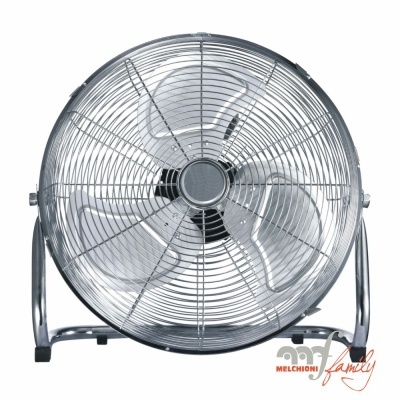Ventoinha metálica prateada com protector circular e base inclinada