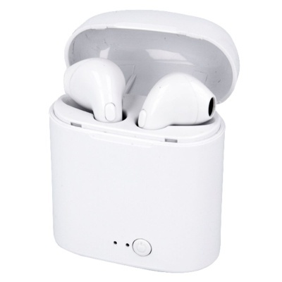 Auriculares sem fios brancos com estojo de carregamento aberto