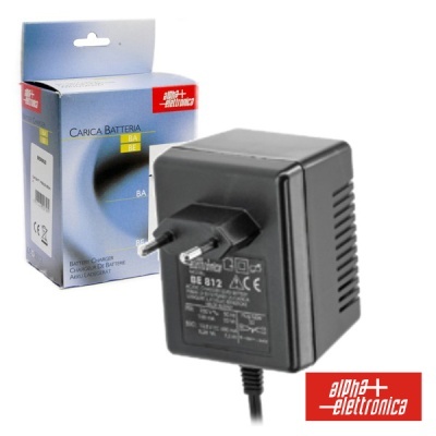 Carregador de bateria Alpha Elettronica com plugue preto e caixa azul