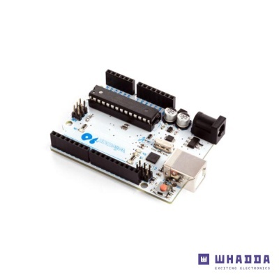 Placa de desenvolvimento eletrónica branca com conectores e componentes