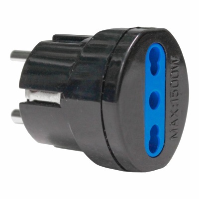 Adaptador elétrico preto com entrada azul e texto MAX 1500W