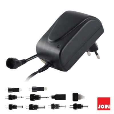 Carregador universal preto com adaptadores intercambiáveis e logo JOIN