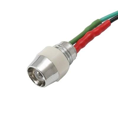 Conector coaxial metálico com fios isolados verde, vermelho e preto