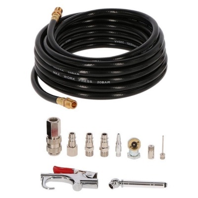 Conjunto de mangueira preta e acessórios metálicos para compressão de ar sobre fundo branco