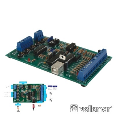 Placa eletrónica verde com componentes e conectores azuis