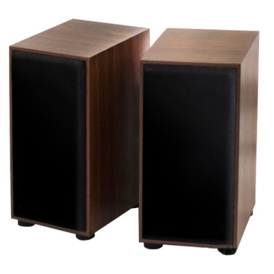 Par de colunas acústicas em madeira castanha com grelha preta frontal