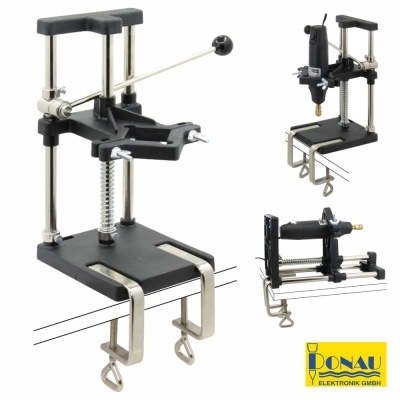 Suporte metálico preto para furadeira com garras de fixação em bancada