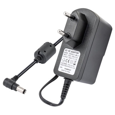 Adaptador AC-DC preto com ficha de dois pinos redondos e conector DC cilíndrico