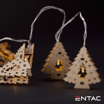 Guirlanda de luzes árvores de Natal em madeira com luzes amarelas